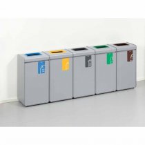 Källsorteringsstation med fem återvinningskärl för inomhusbruk