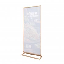Baksida av fristående banner med genomsläpplig textilgrafik