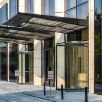 Billiga skyltar utomhus vid entre