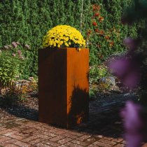 hög blomkruka i väderbeständig cortenstål