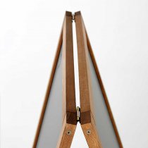 Gatupratare i trä med griffelyta