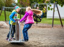 Snurrkarusell på lekplats