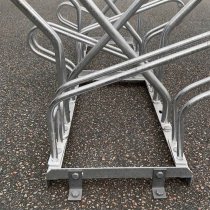 Cykelställ med låsbågar