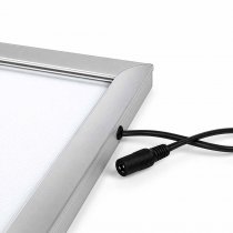 LED Lightbox 70x100 – detaljbild av aluminiumram och elektrisk anslutning