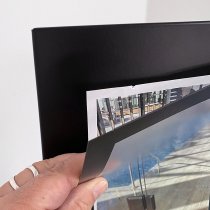 Magnetram A4 i svart, enkel att byta budskap i skyltställ