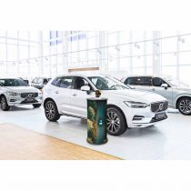 Mässbord som podie i bilhall