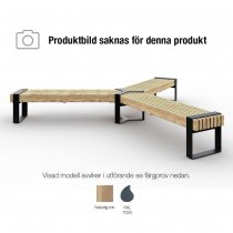 Platsbild för tregrenad Momentum parkbänk i naturlig ton furu och mörkgrå stålram RAL 7024.