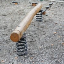 Equilibra fjädrande balansbom i natur