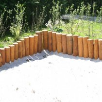 naturlek palistar till lekplatsen och parken