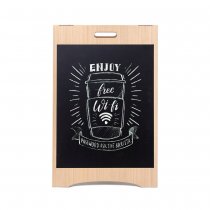 Inbjudande gatupratare griffel för att locka förbipasserande till köpcentrum