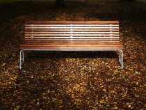 Staplingsbar parksoffa med markförankring
