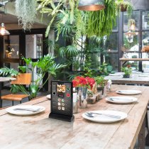 Svart uppladdningsbart menyställ stående A5 med belysning och inbyggt batteri