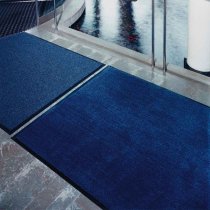 Torkmatta, kombinationsmatta och skrapmatta i entré