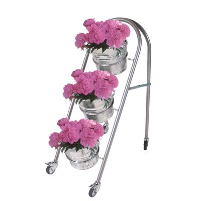 Blomsterställ med 3 hinkar av zink – närbild på topphink