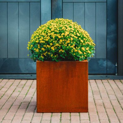 stor blomkruka i cortenstål